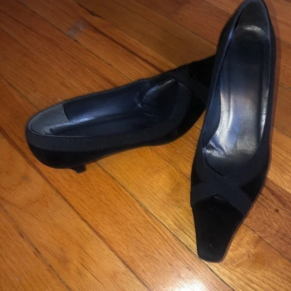 Stuart Weitzman Black Suede Russell Bromley Kitten Heels - Picture 9 of 14